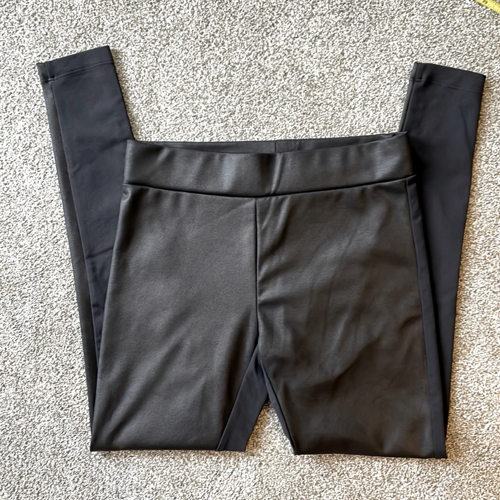 Black Medium Maddie M leggings